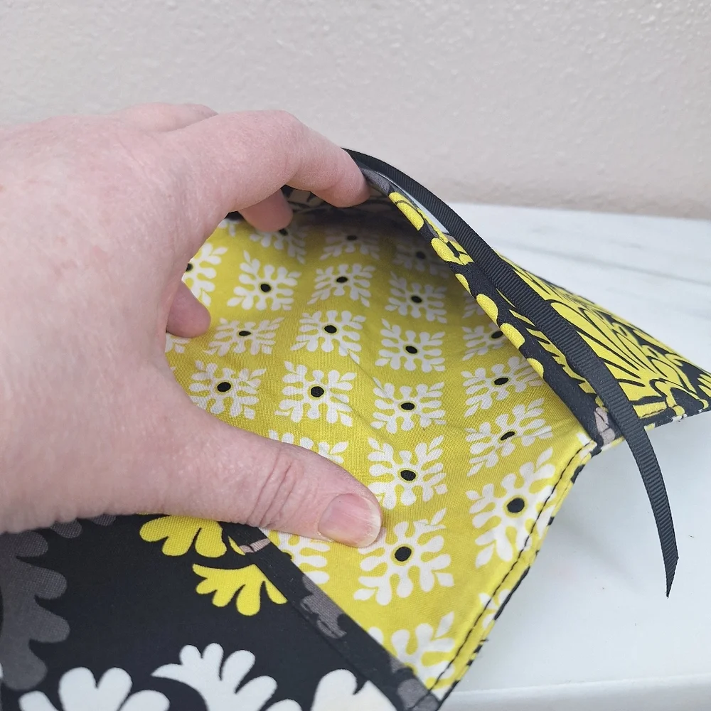 NWOT Vera Bradley Checkbook Cover,  NoteBook Cover,  With Bookmark - Picture 5 of 7